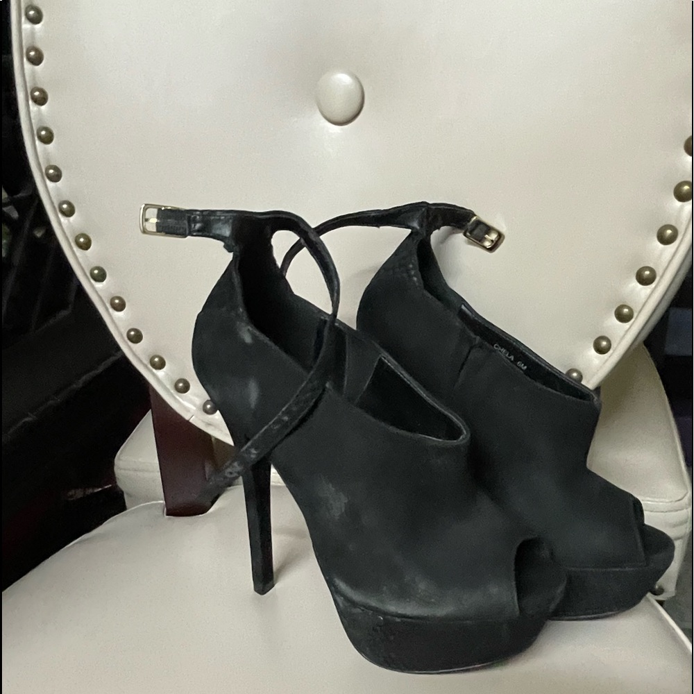 Steve Madden , size 6m , black .